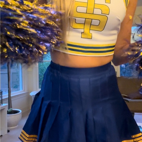 Taylor swift cheer uniform from shake It off video - Picture 10 of 11